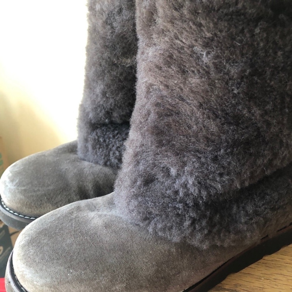 UGG MAYLIN BROWN  SUEDE SHEEPSKIN WOMEN BOOTS SIZE US 7 RARE
